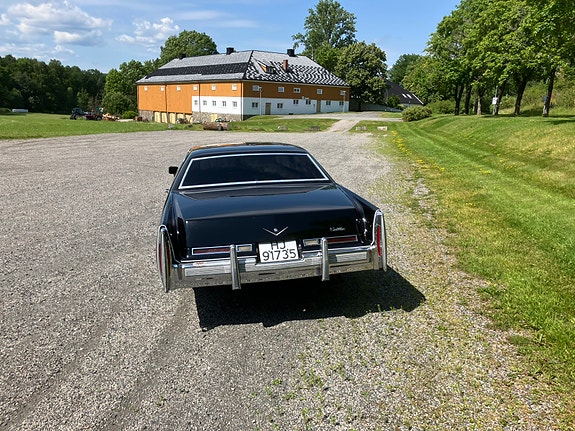 Cadillac Deville 4 of 5