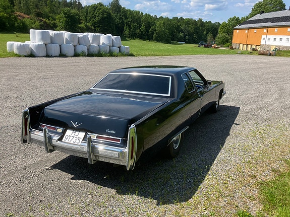 Cadillac Deville 5 of 5