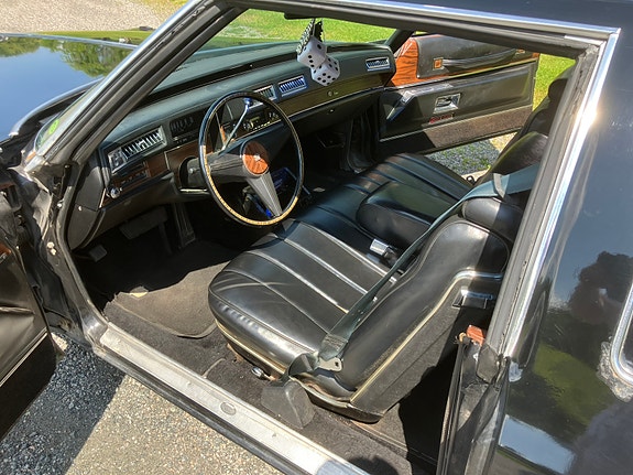 Cadillac Deville 10 of 13