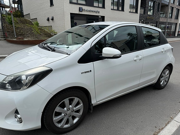 Toyota Yaris 8 of 9