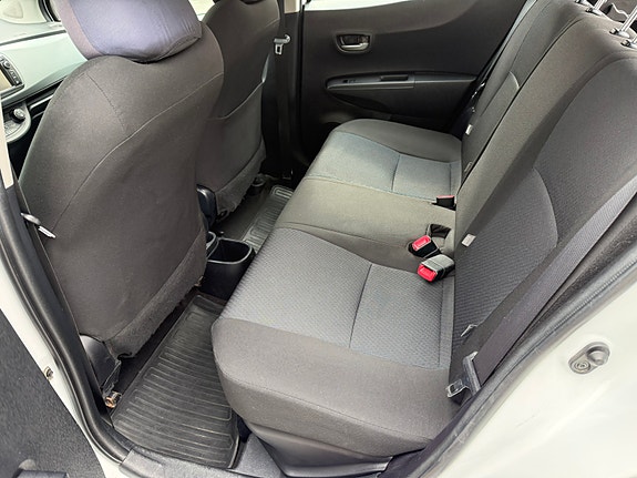 Toyota Yaris 7 of 9
