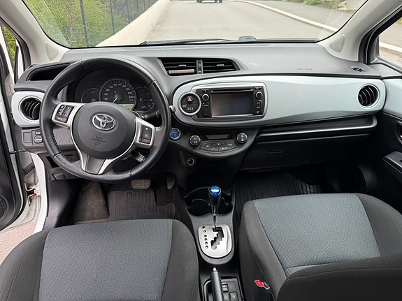 Toyota Yaris 6 of 9