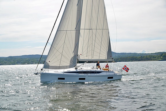 BAVARIA C42 STYLE - 3 lugarer og 2 bad, masse ekstrautstyr! - JUBILEUMSTILBUD! 2 of 5