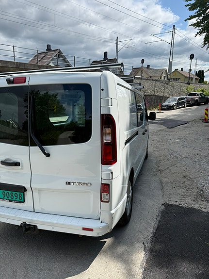 Opel Vivaro 5 of 5
