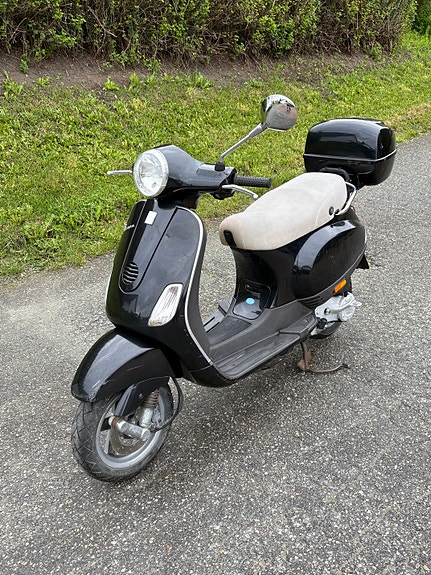 Vespa LX 50 2 of 5