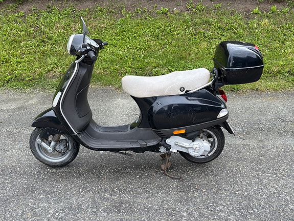 Vespa LX 50 3 of 5