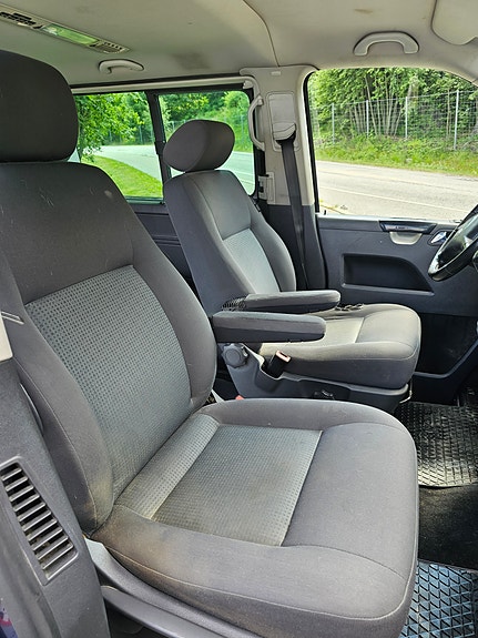 Volkswagen Caravelle 17 of 25