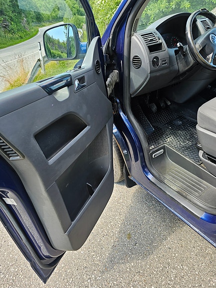 Volkswagen Caravelle 19 of 25