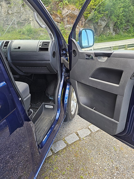 Volkswagen Caravelle 13 of 25