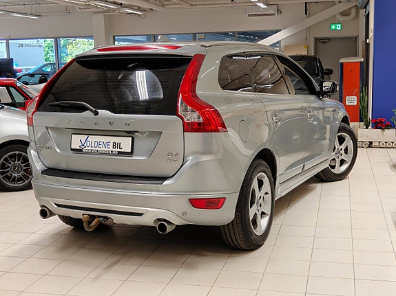 Volvo XC60 2 of 5