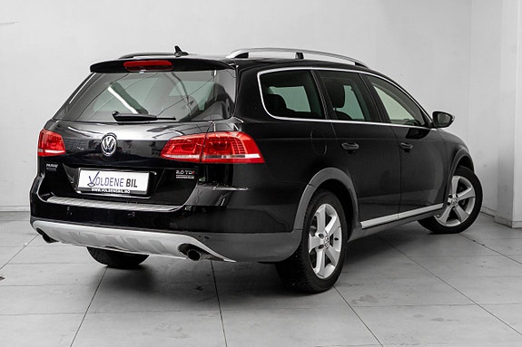 Volkswagen Passat Alltrack 3 of 5