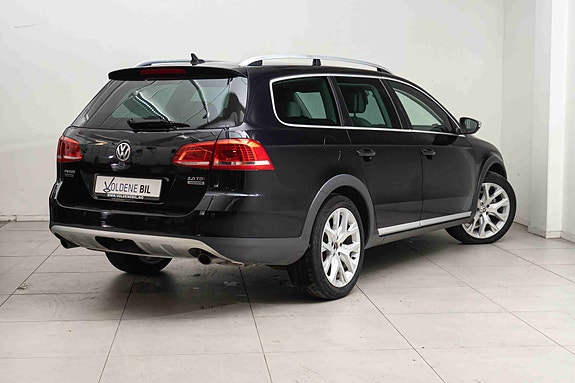 Volkswagen Passat Alltrack 3 of 5