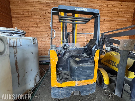 Jungheinrich ETV Q25 Elektrisk lagertruck med 4 veis styring 2 of 5