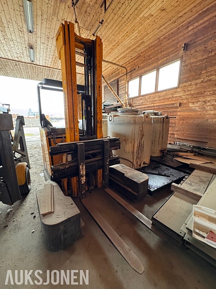 Jungheinrich ETV Q25 Elektrisk lagertruck med 4 veis styring 3 of 5
