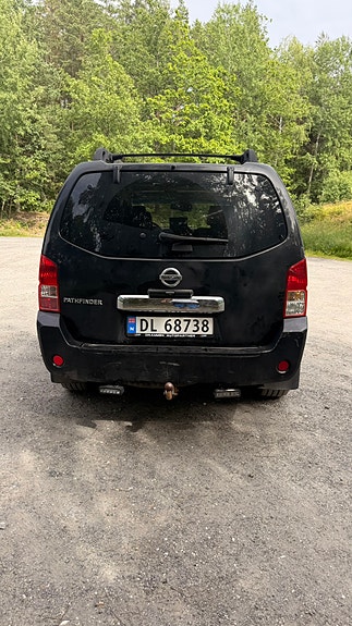 Nissan Pathfinder 4 of 5