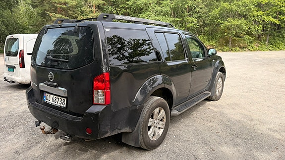 Nissan Pathfinder 5 of 5