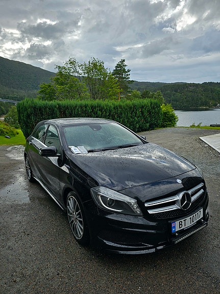Mercedes-Benz A180 2 of 5