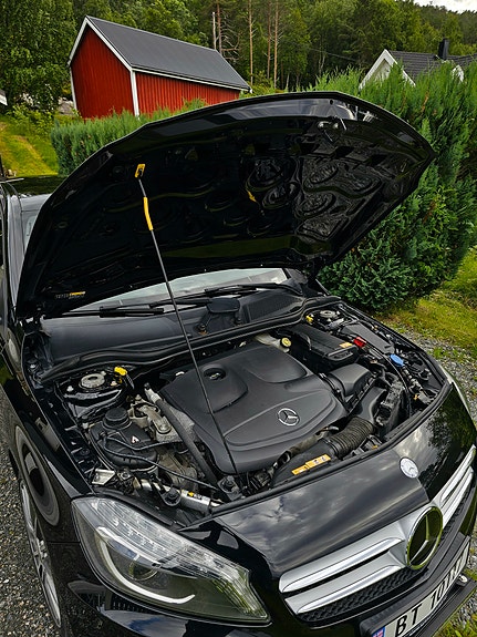 Mercedes-Benz A180 3 of 5