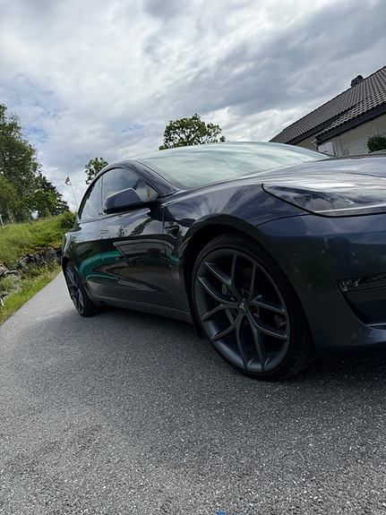 Tesla Model 3 5 of 5