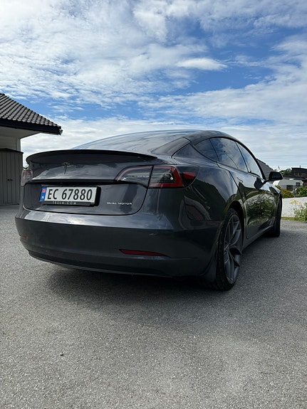 Tesla Model 3 4 of 5