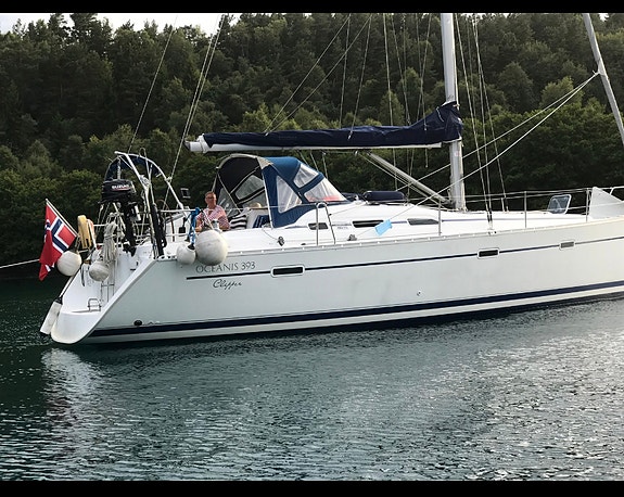 Beneteau Oceanis 393 3 of 5