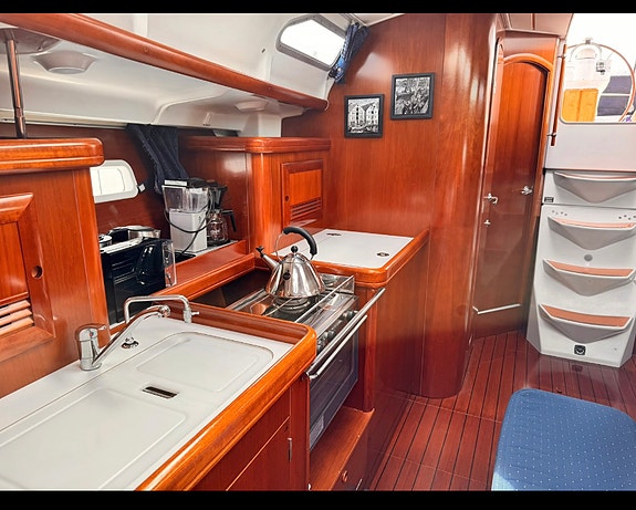 Beneteau Oceanis 393 5 of 5