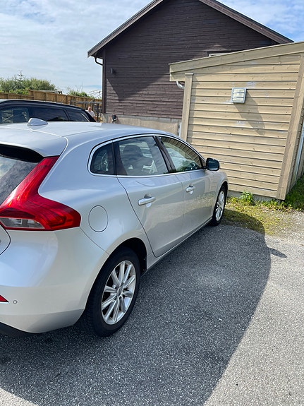 Volvo V40 4 of 5