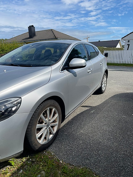 Volvo V40 3 of 5