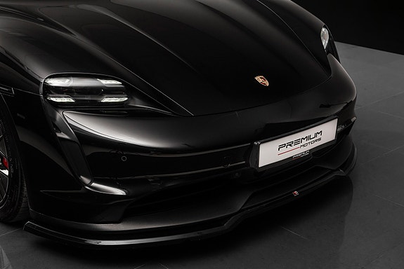 Porsche Taycan 3 of 5