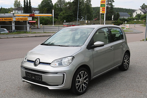 Volkswagen UP! 2 of 5