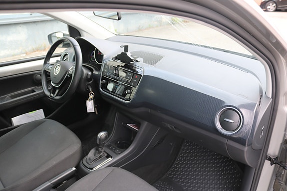 Volkswagen UP! 14 of 19