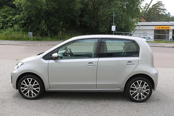 Volkswagen UP! 3 of 5