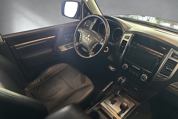 Mitsubishi Pajero 9 of 30