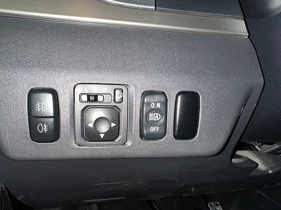 Mitsubishi Pajero 16 of 30