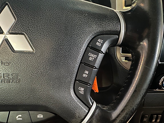 Mitsubishi Pajero 15 of 30