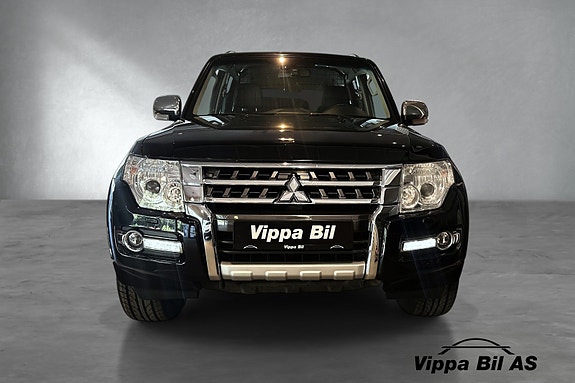 Mitsubishi Pajero 2 of 30