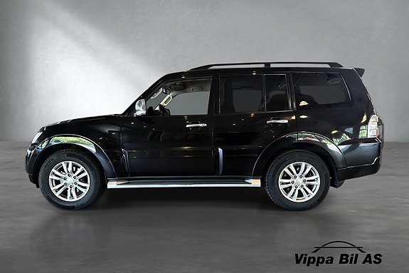 Mitsubishi Pajero 4 of 30