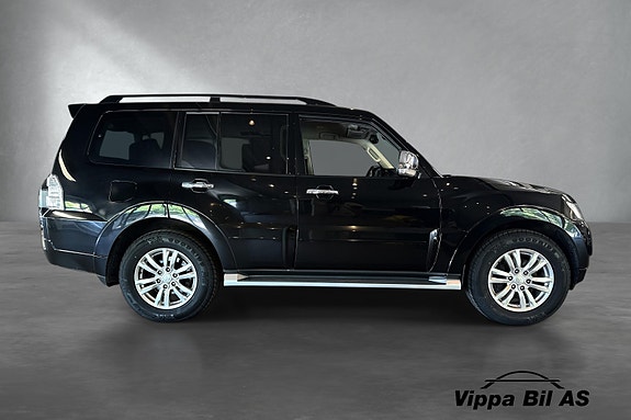 Mitsubishi Pajero 8 of 30