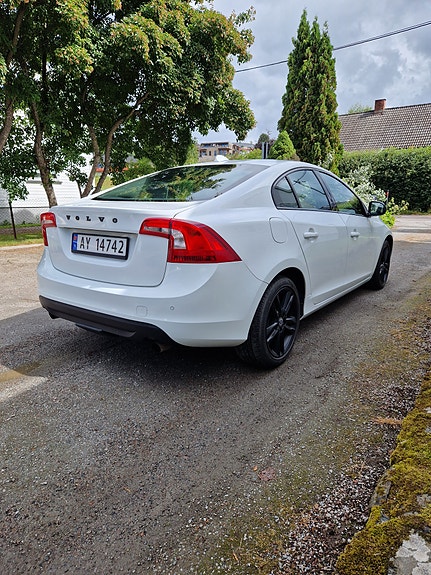 Volvo S60 3 of 5