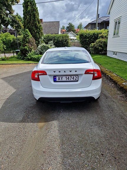 Volvo S60 4 of 5