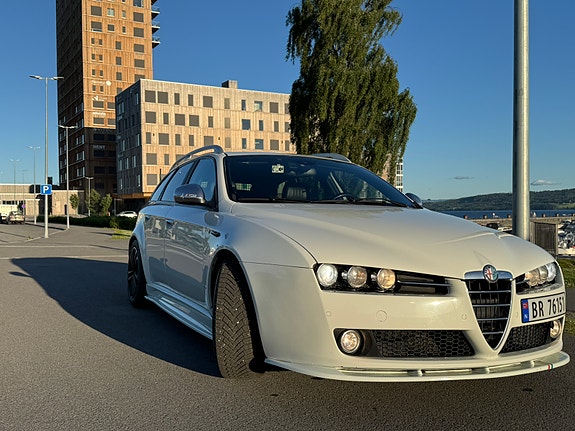Alfa Romeo 159 2 of 5