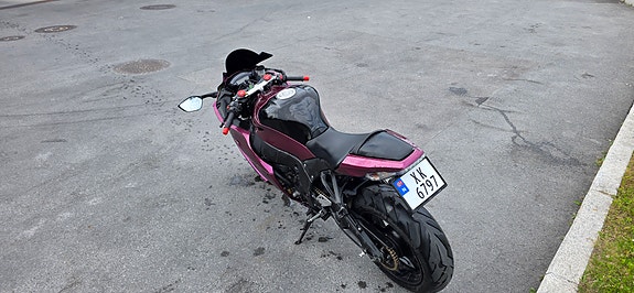 Kawasaki Ninja ZX-10R 4 of 12