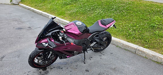 Kawasaki Ninja ZX-10R 3 of 12