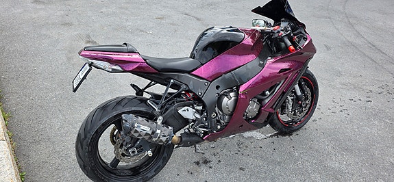 Kawasaki Ninja ZX-10R 6 of 12