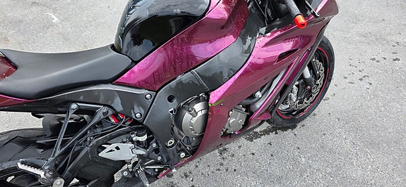 Kawasaki Ninja ZX-10R 7 of 12