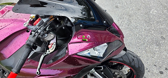 Kawasaki Ninja ZX-10R 8 of 12