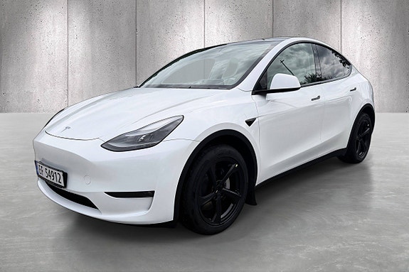 Tesla Model Y 3 of 5