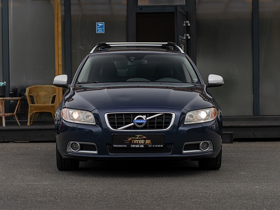 Volvo V70 2 of 30