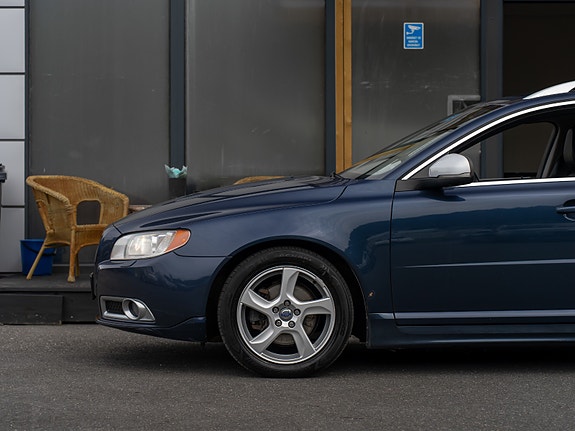 Volvo V70 11 of 30