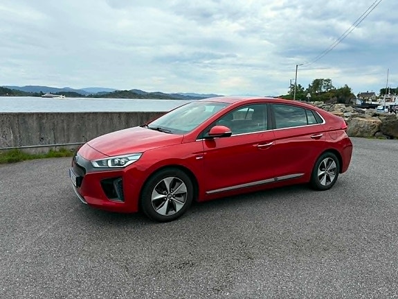 Hyundai IONIQ 2 of 5